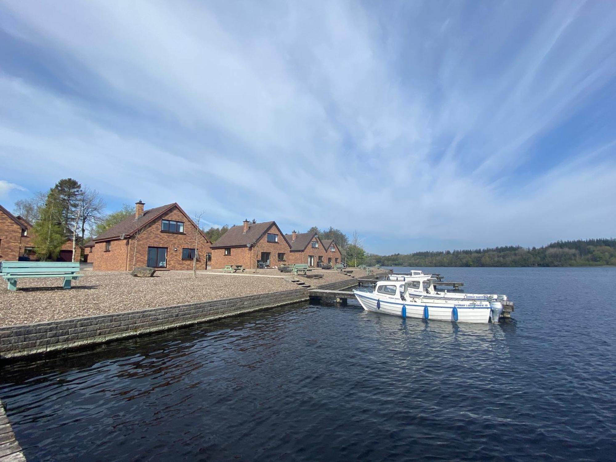 Tullybay Holiday Lodges Эннискиллен Экстерьер фото