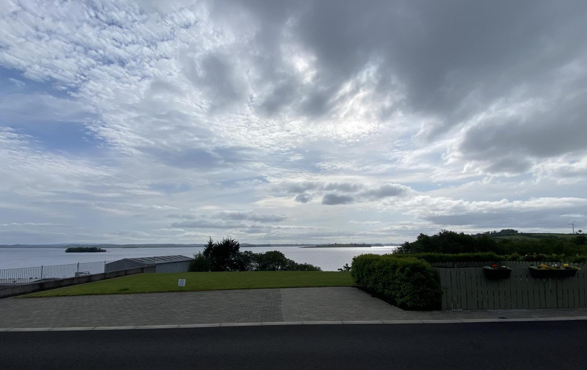 Tullybay Holiday Lodges Эннискиллен Экстерьер фото